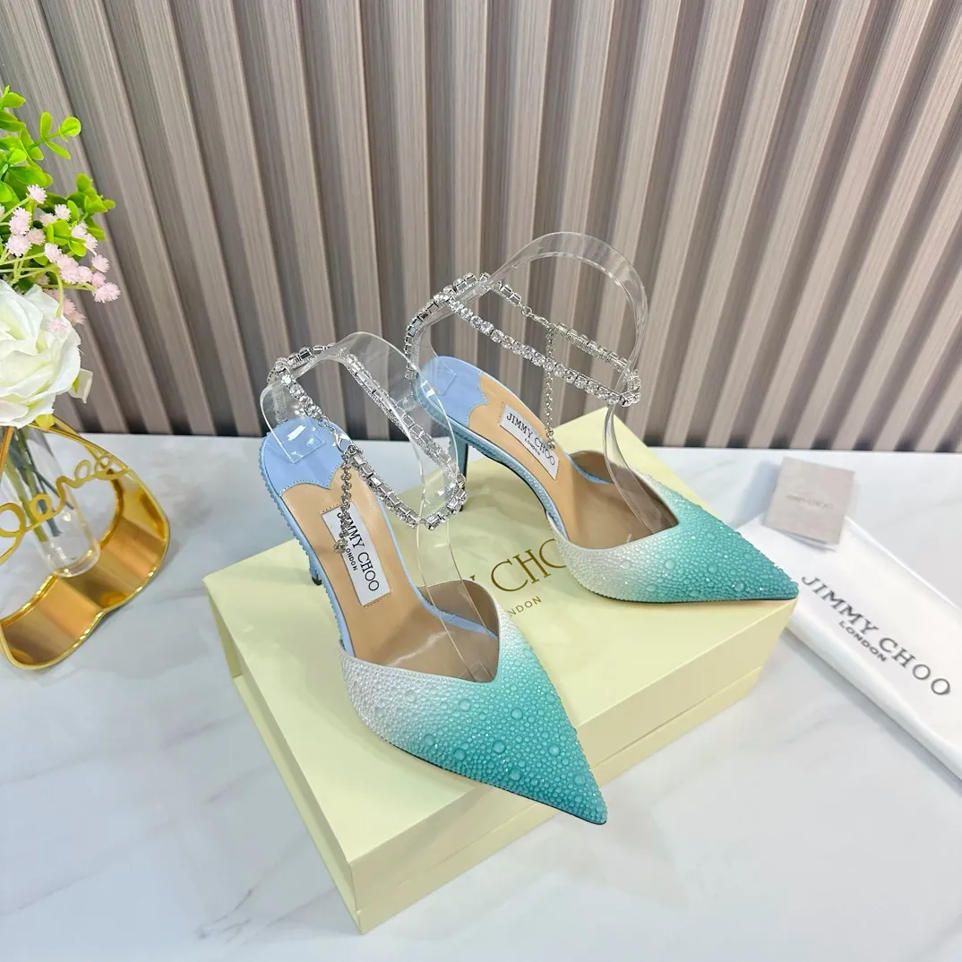 👟👟Ex-factory price 720👟👟 JIMMY CHOO (Jimmy CHOO) 💝💝💝 is a very comprehensive and noble fashion lifestyle brand. It has a series of women's high-heeled, medium-heeled, flat-heeled sandals with the same strap from major fashion bloggers and celebrities in Hong Kong and the United States.  The Australian pointed toe, round toe and square toe series are simply beautiful. Fall in love with elegance and playful sense of the future. Just by looking at them, you want to own them immediately, but you can really think about a pair of exquisite high heels~~~~~~~~~~~~~~~~~ 💝This series is specially designed for extraordinary and indifferent ladies, thus creating a unique overall effect, Jimmy Choo Design products that inspire women to move forward and show their charm💝💝💝 1⃣️Material: Imported silk hot diamond 2⃣️Inner: Imported Italian lambskin, super soft and delicate 3⃣️Outsole: Imported Italian original original color genuine leather outsole Heel height 10.cm (8.5/6.5cm can be made) 4⃣️Code number: 35-39 (34.40.41.42 customized)